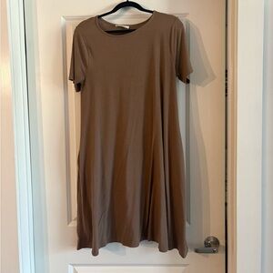 Brown Dress with pockets
Large